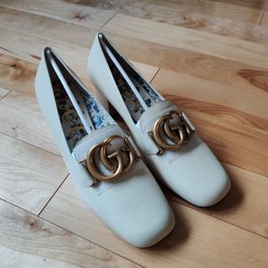 Gucci logo pumps in 38.5